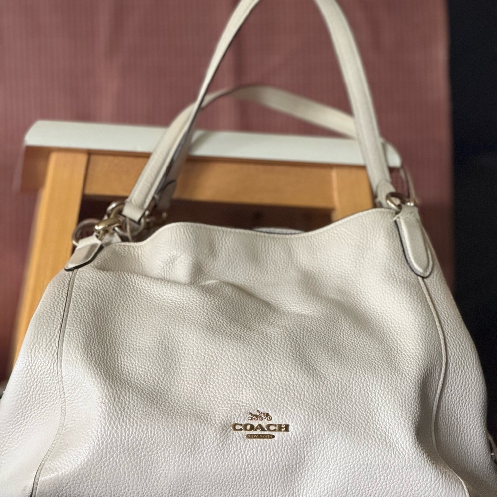 Coach White Leather Shoulder Bag with Structured Design